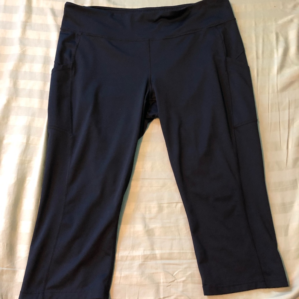 Black Tek Gear Capri leggings